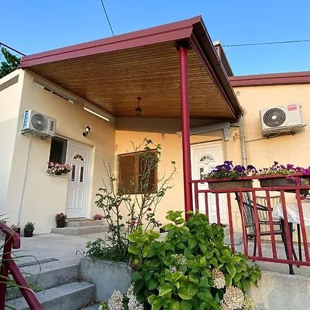 Apartment Apartman Ruzmarin